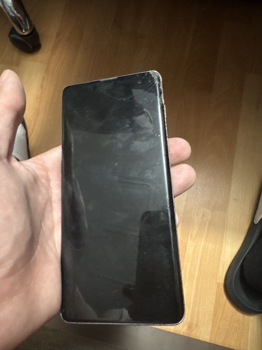 Samsung S10+ si Samsung A70 100 RON