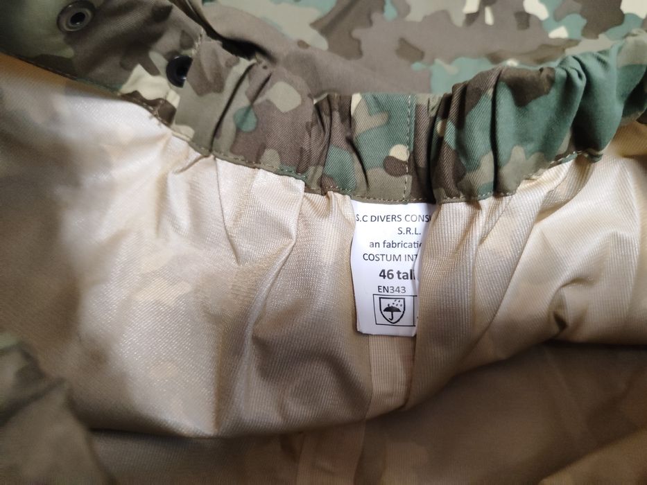 Costum intemperii camuflaj