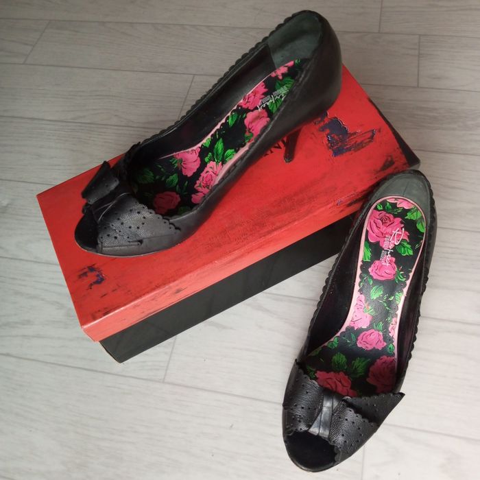 Туфли женские продаются