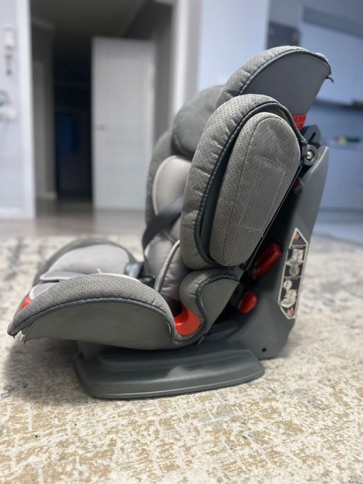 Продам детское автокресло HB