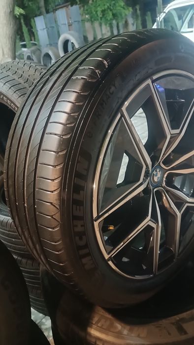 BMW i5 19 Michelin baloni bilan
