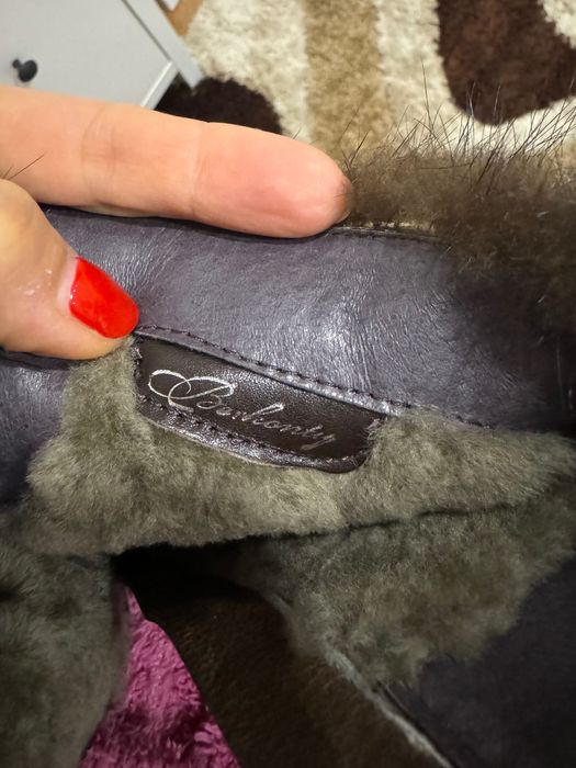 Боти от естествен велур с косъм от норка.