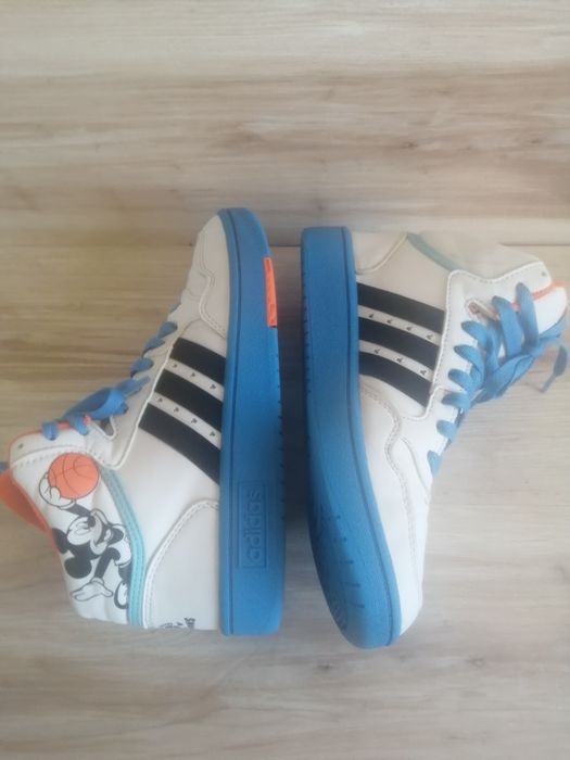 ,, Adidas,, Високи спортни маратонки, употребявани. .