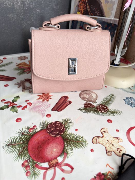 Тубус, утюг, сумочка