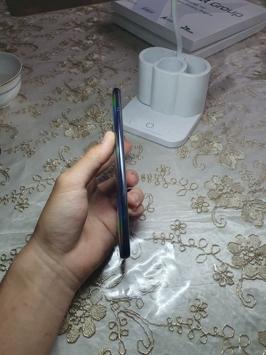 Телефон Samsung A50