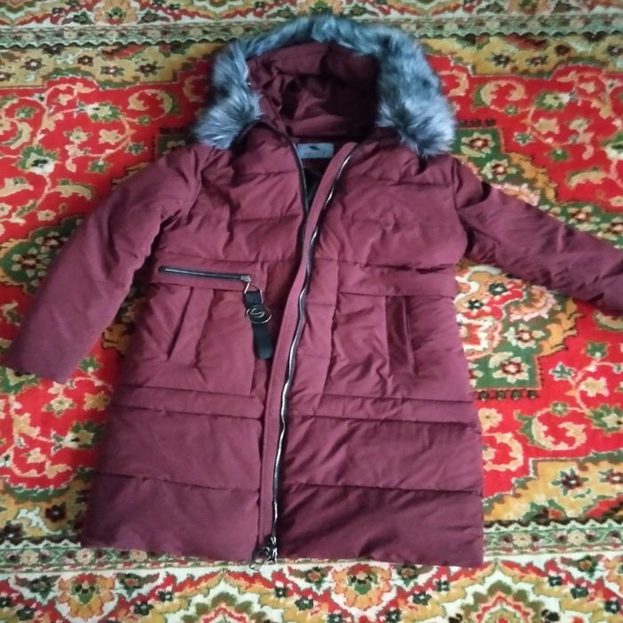 Куртка б/у сотилади.  Продаётся куртка б/у.  Город Фнргана.