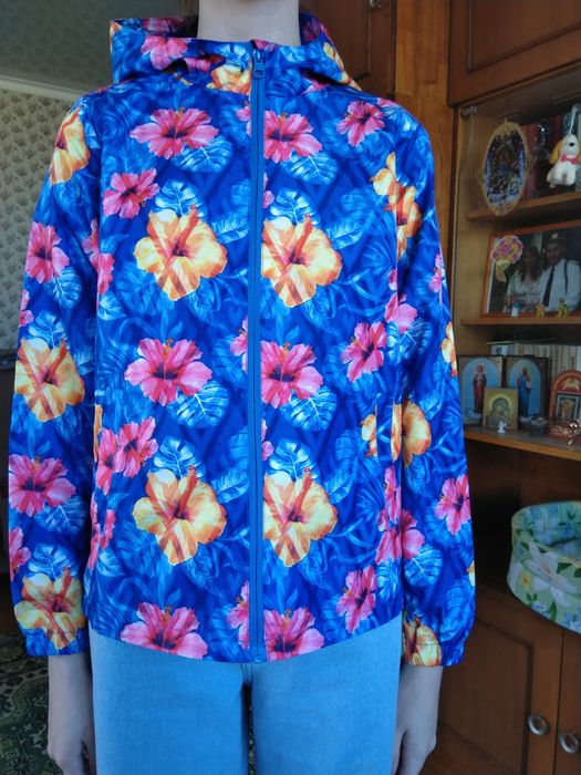 Ветровки на девочку по 500тг.