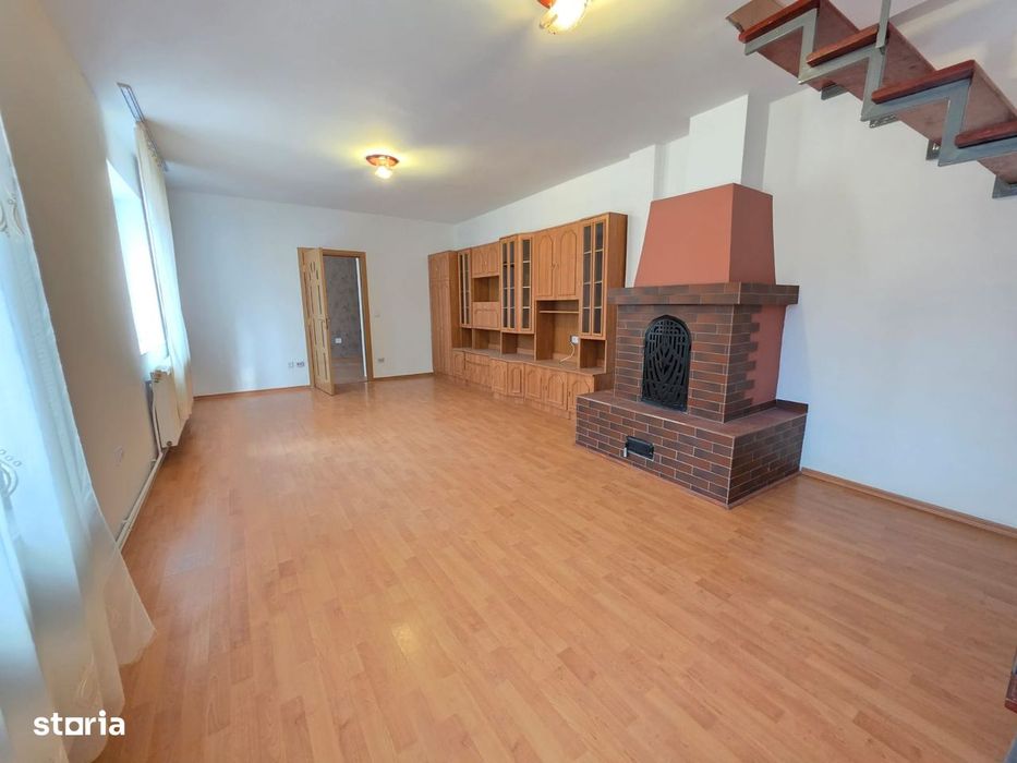 Casă zona Pieței Mari, din cărămidă, renovat recent, 4 camere