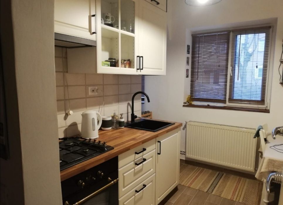 Inchiriez ap 2 camere bloc tip vila Tractorul