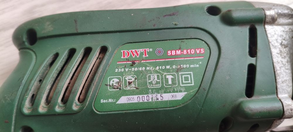 Дрель с ударом DWT 810w