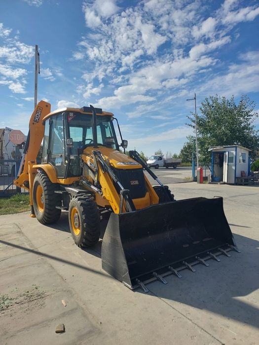 Inchiriez  buldoexcavator