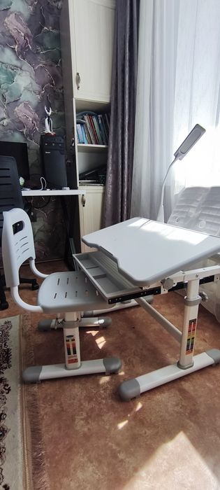 Школьная парта для начальных классов