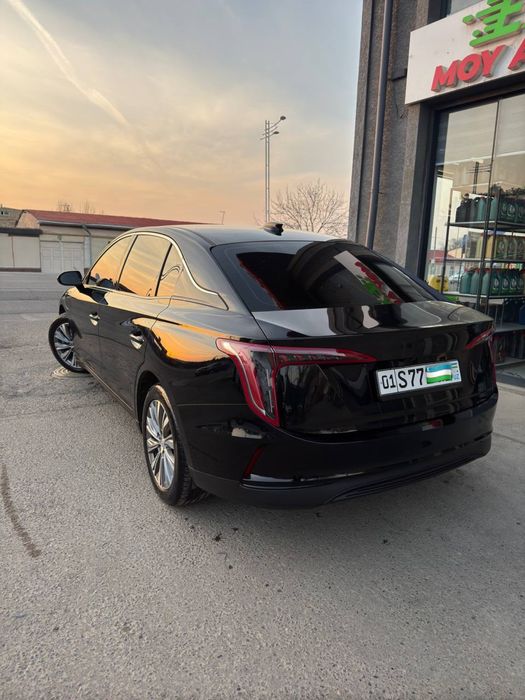 Hongqi egm 5 500km full sotiladi