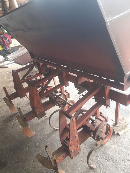 Prasitoare cu trei sectii