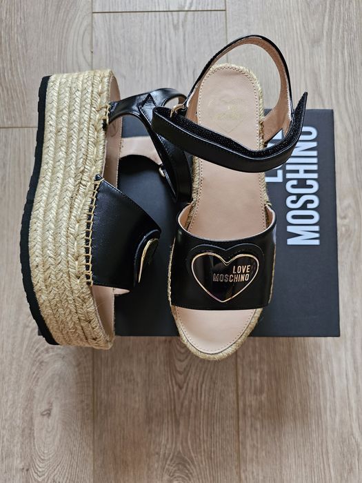 Дамски оригинални сандали love moschino