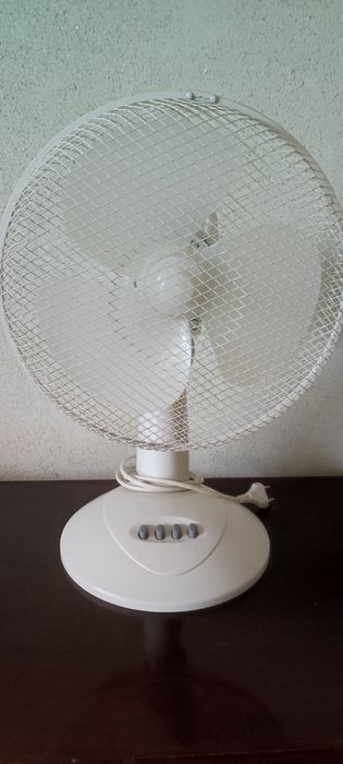 Vând aspiratoare birou