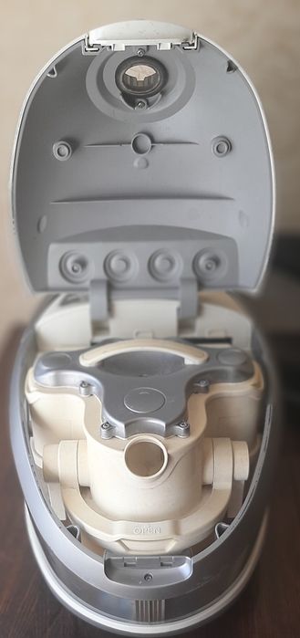 Продам пылесос Samsung CD9420 с аквафильтром.