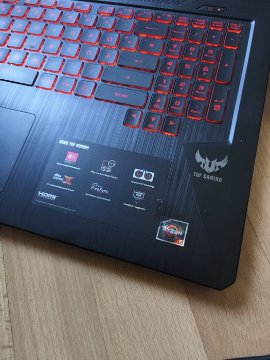 Asus Tuf 17,1"IPS Ryzen5 4.2Ghz 16Gb RX560 4Gb