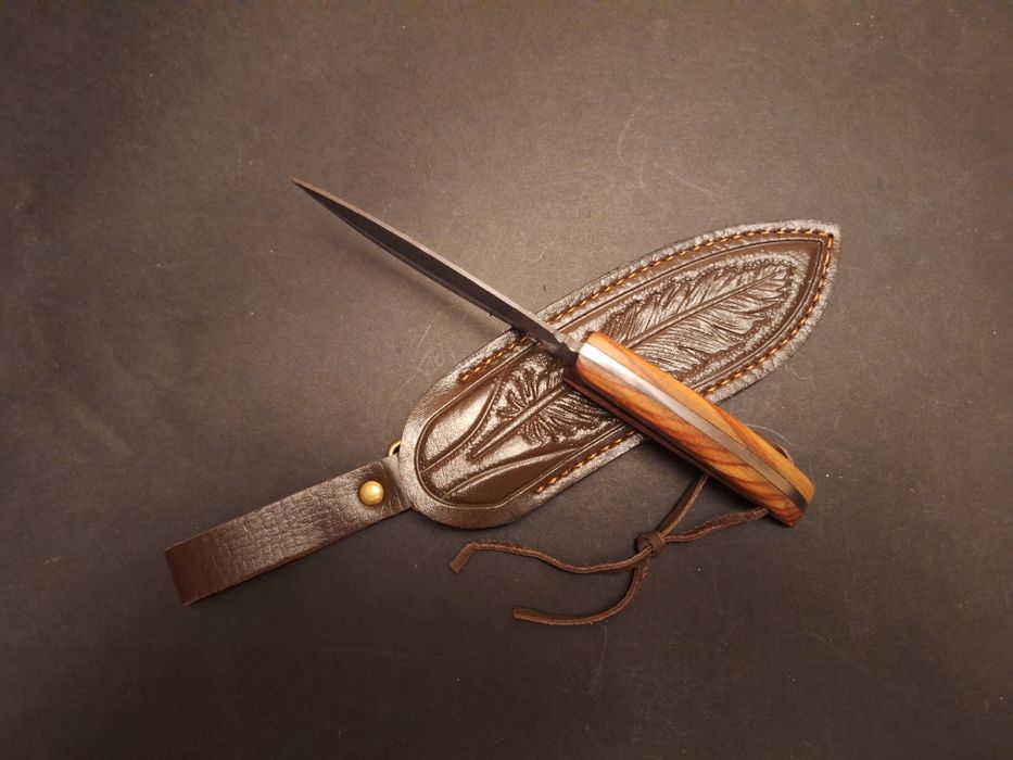 Ловен нож с кожена кания