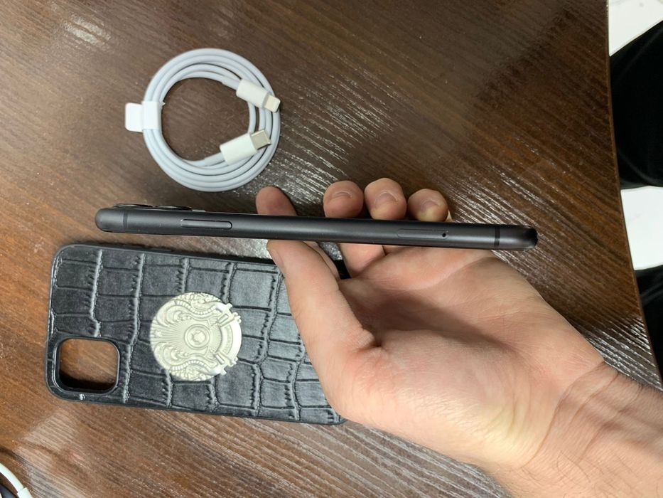 Айфон 11  в идеальном состоянии