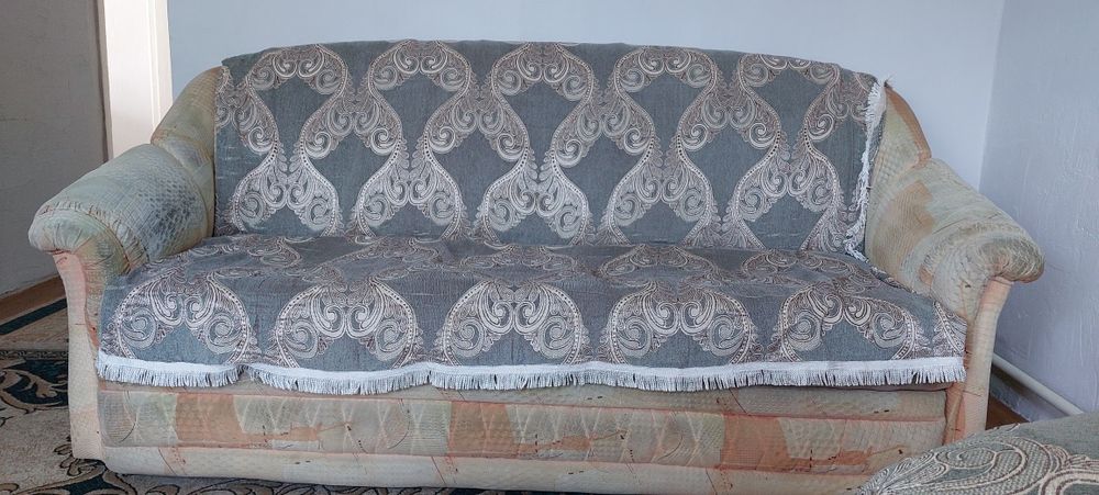 Продам диван с креслами