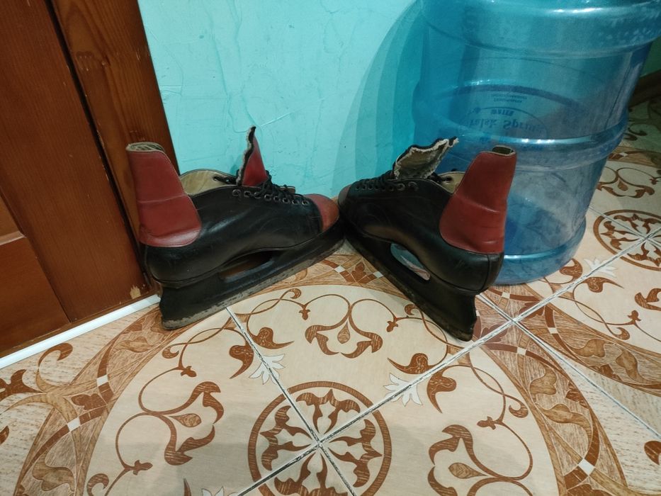 Коньки хоккейные