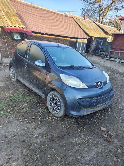 Vând Peugeot 107