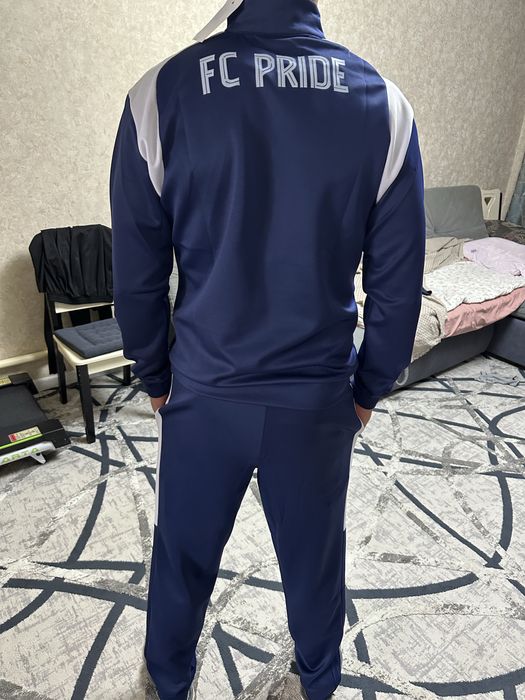 Продам спортивные костюмы