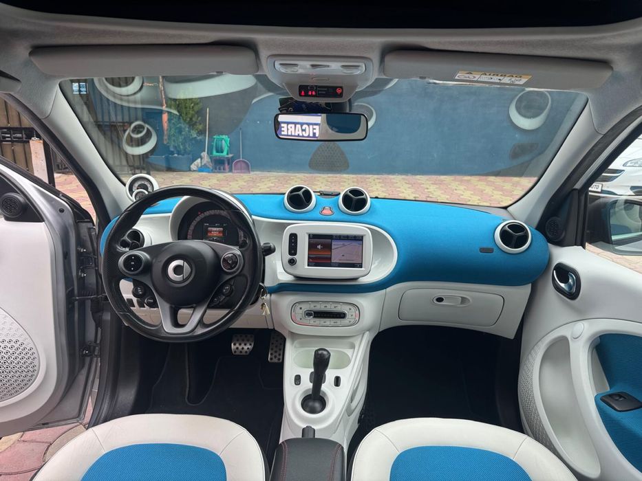 Smart four four model deosebit