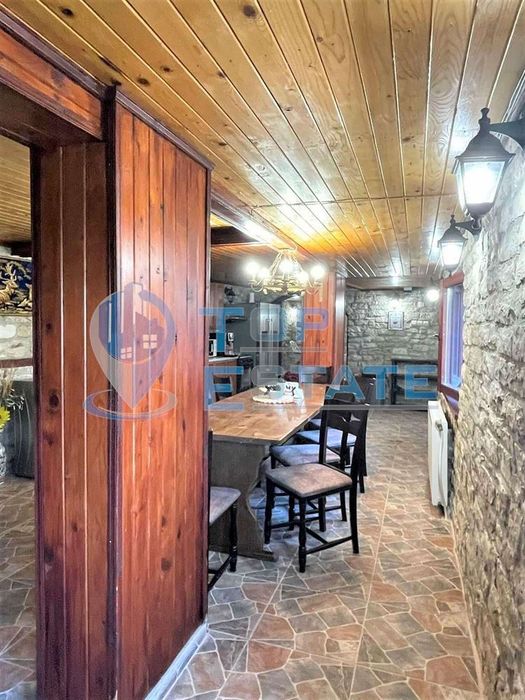 Успешно работеща къща за гости с басейн и отлична репутация в село Ми