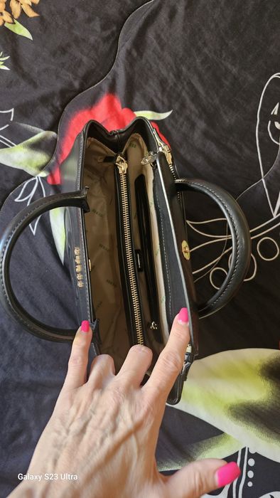 Продавам чанта Guess