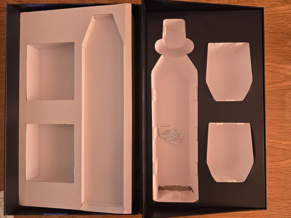 Кутия от Johnnie Walker Blue Label синьо джони