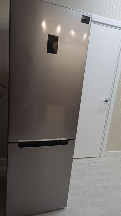 Холодильник Samsung