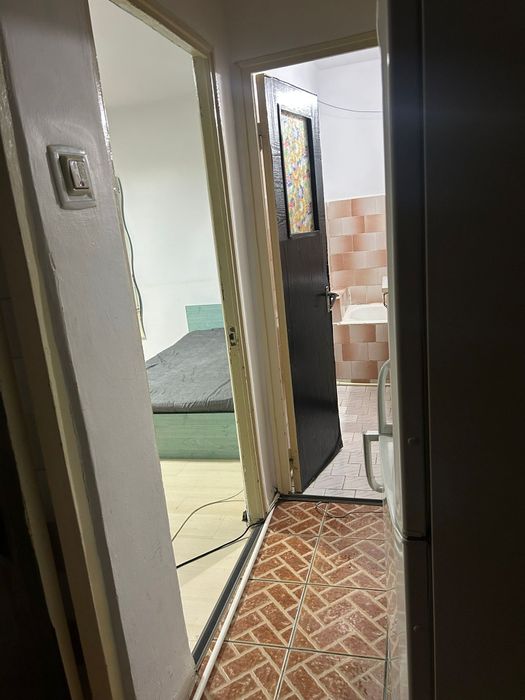 Închiriez garsoniera