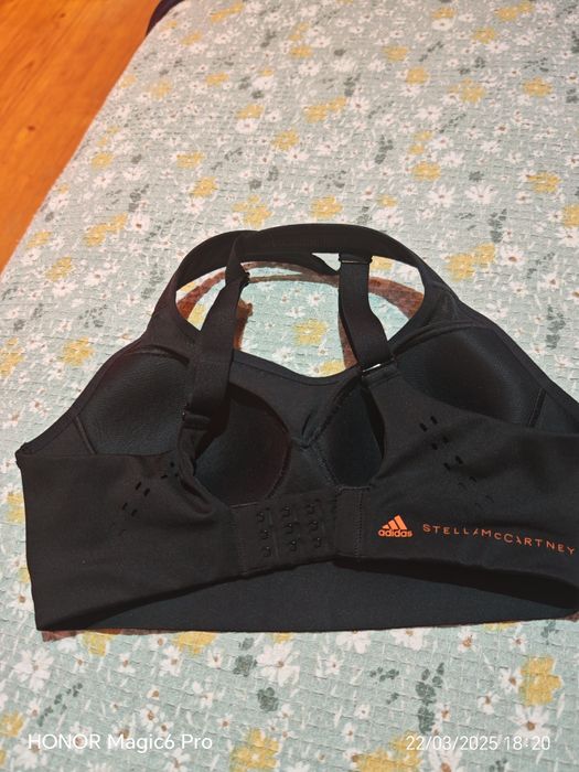 Бюстие на Adidas