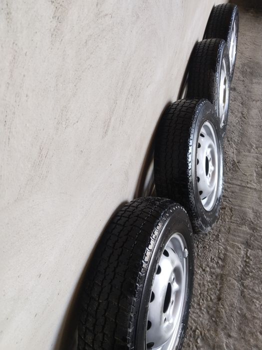 Продам шины с дискооми к4 штуки