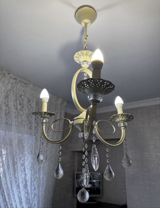 Продам Люстры все по 10000