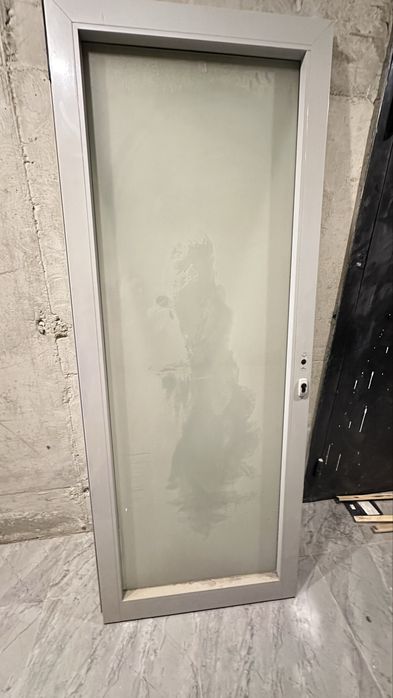 Дверь алюминиевая 80