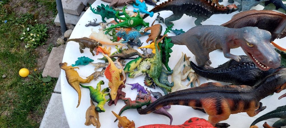 jucarii dinozauri
