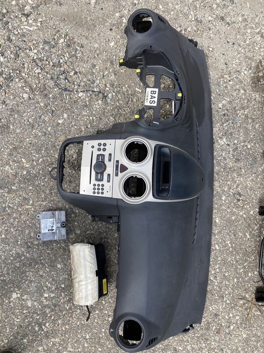 Опел корса 5врати и 3ри врати на части.