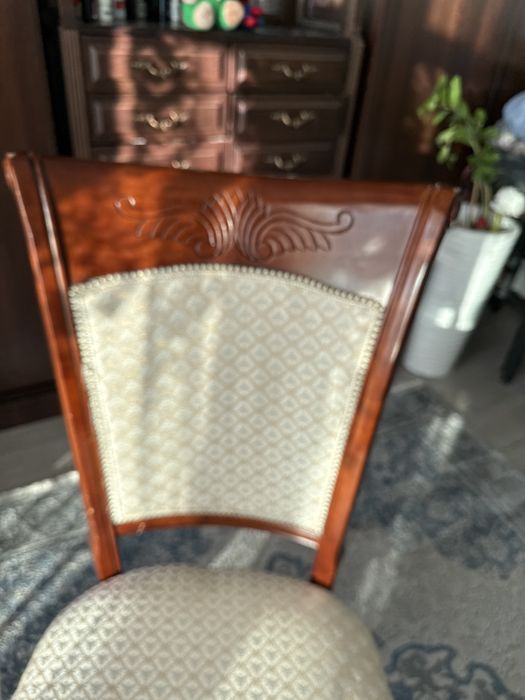 Продам стуля 12 шт отличном состаянее