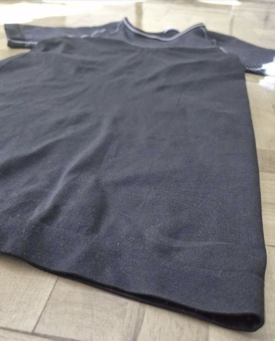 Tricou de compresie Nike Pro Hypercool pentru femei, mărimea M