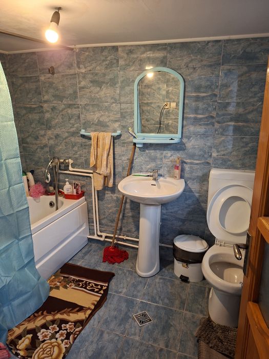 vand casa 3 camere din caramid zona semi central