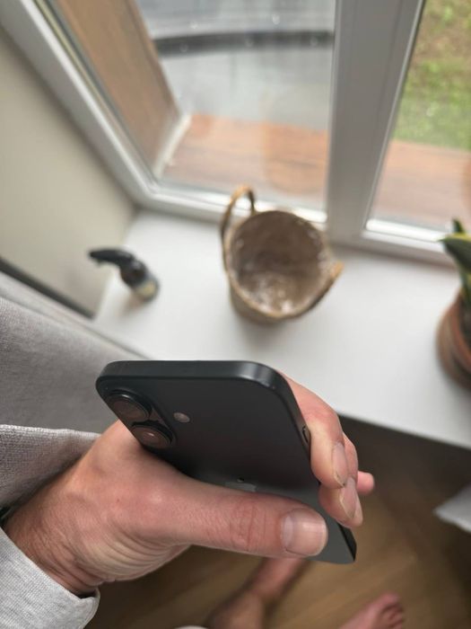 Iphone 16 память 128 бата 100% e sim