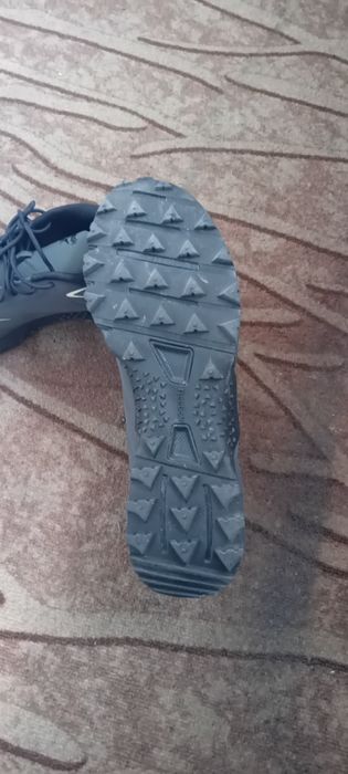 Продавам туристически обувки Reebok46номер