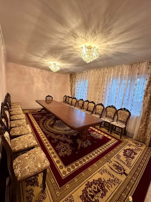 Продается стол со стульями