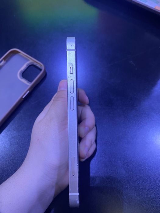 срочно продам Айфон 13