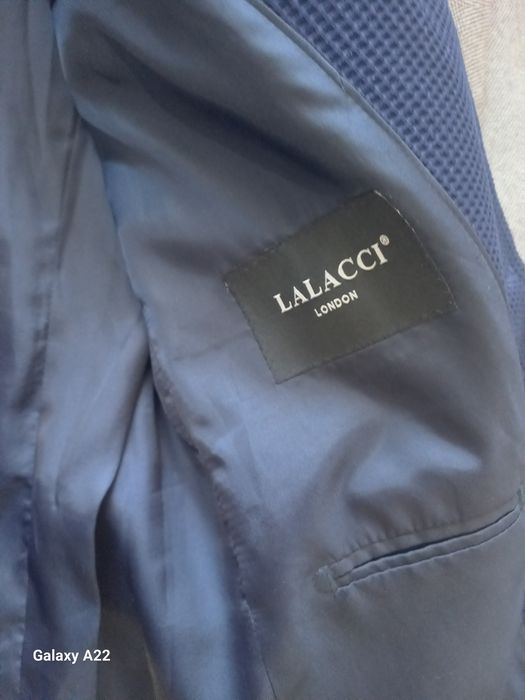 Пиджаки и пальто срочно продаю