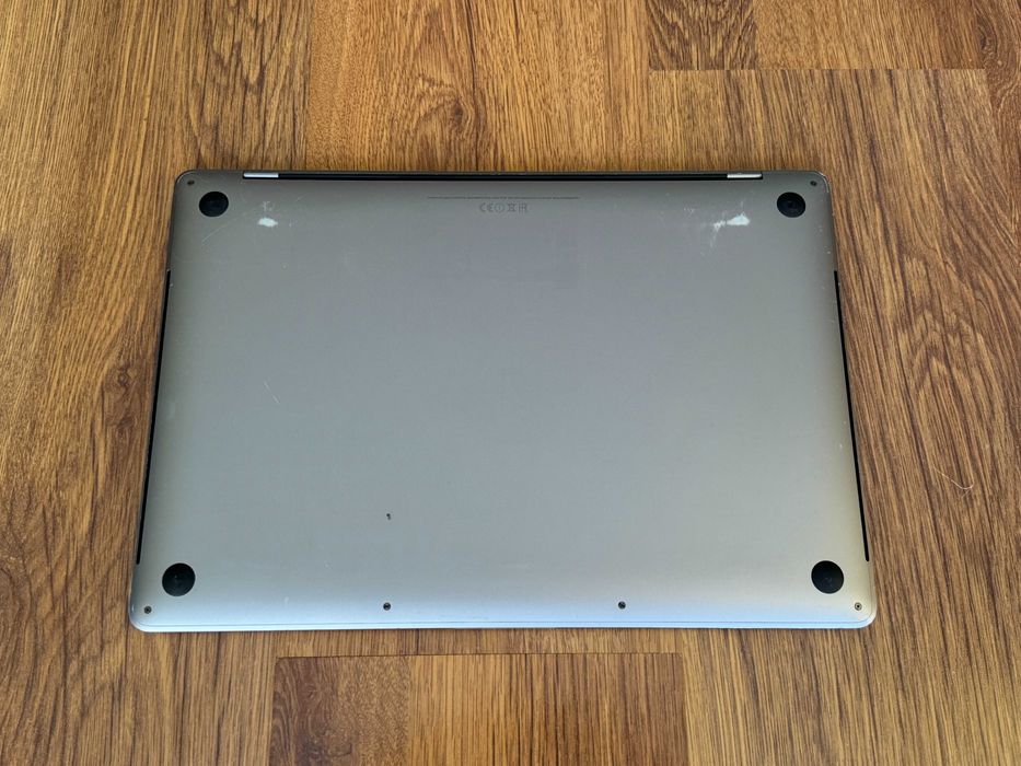 15.4' Core i7 Apple MacBook Pro Late 2016 SG TouchBar 16GB RAM/512GB SSD/Radeon Pro 460 4GB/Бат 4ч
