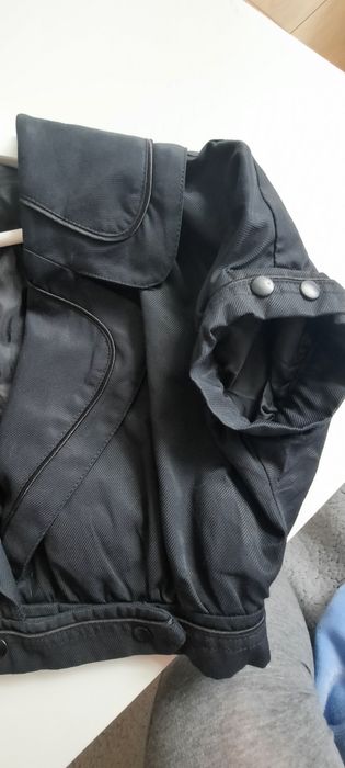 Jacheta scurta dama marca Stradivarius